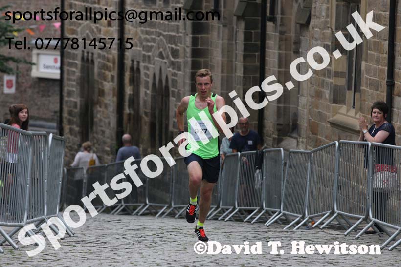 Nick Swinburn wins the 2017 Durham City Run 5k and 10k Road Race. Photo: David T. Hewitson/Sports for All Pics